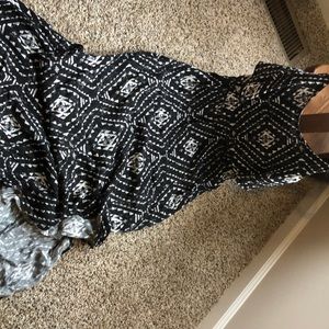 Adjustable straps, elastic band at waist